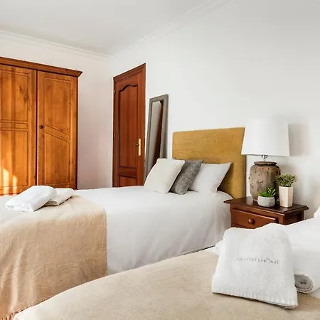 Genteel Atico Gran Capitan Apartment